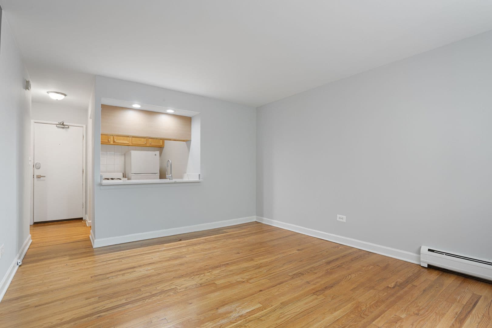 Chicago Apartment: 6758 N. Sheridan Rd.