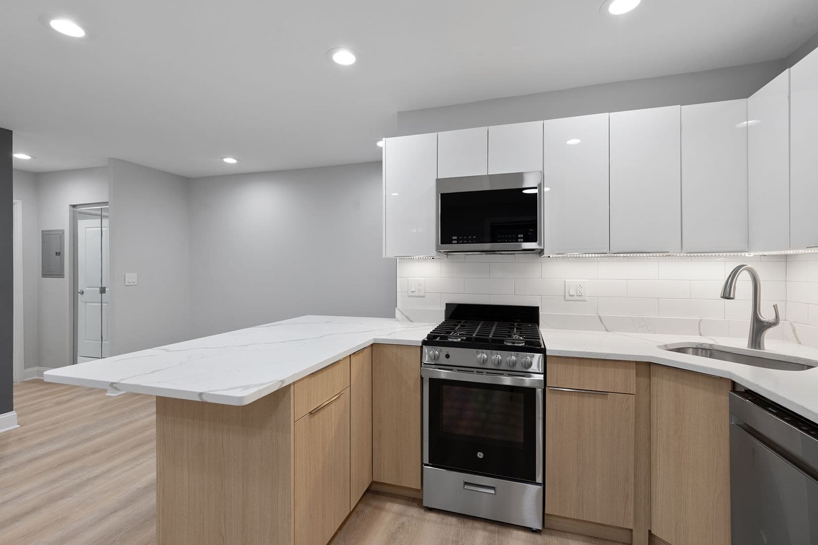 Chicago Apartment: 6758 N. Sheridan Rd.