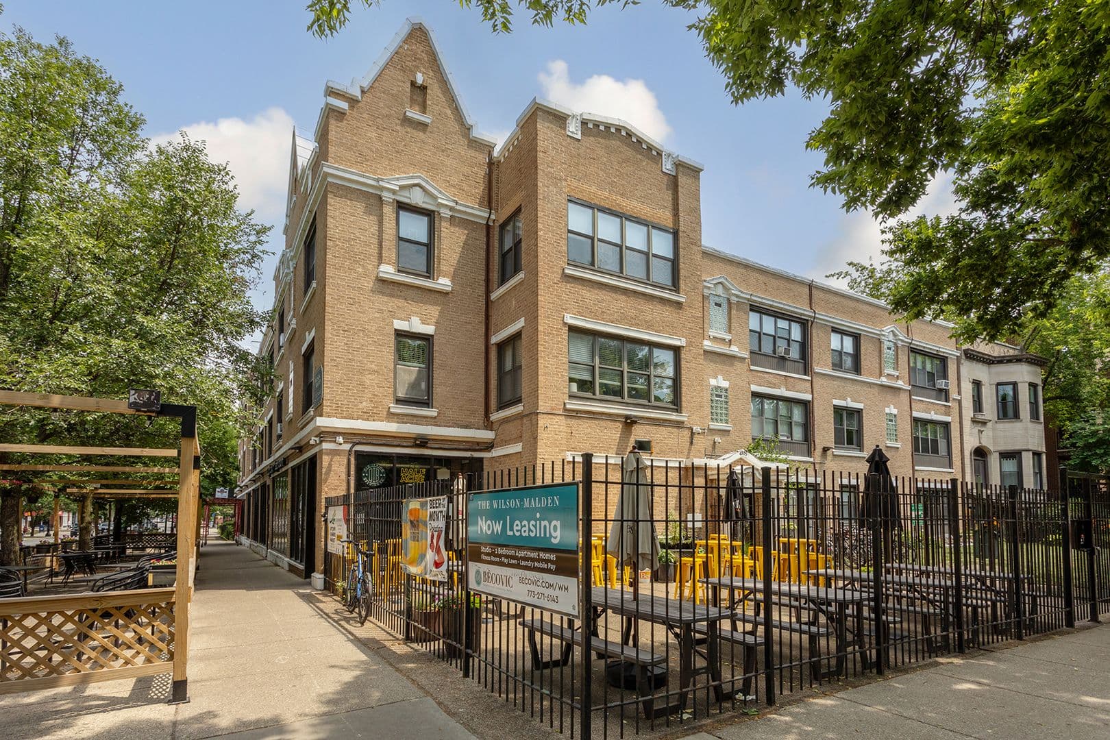 Chicago Apartment: 4555 N Malden St