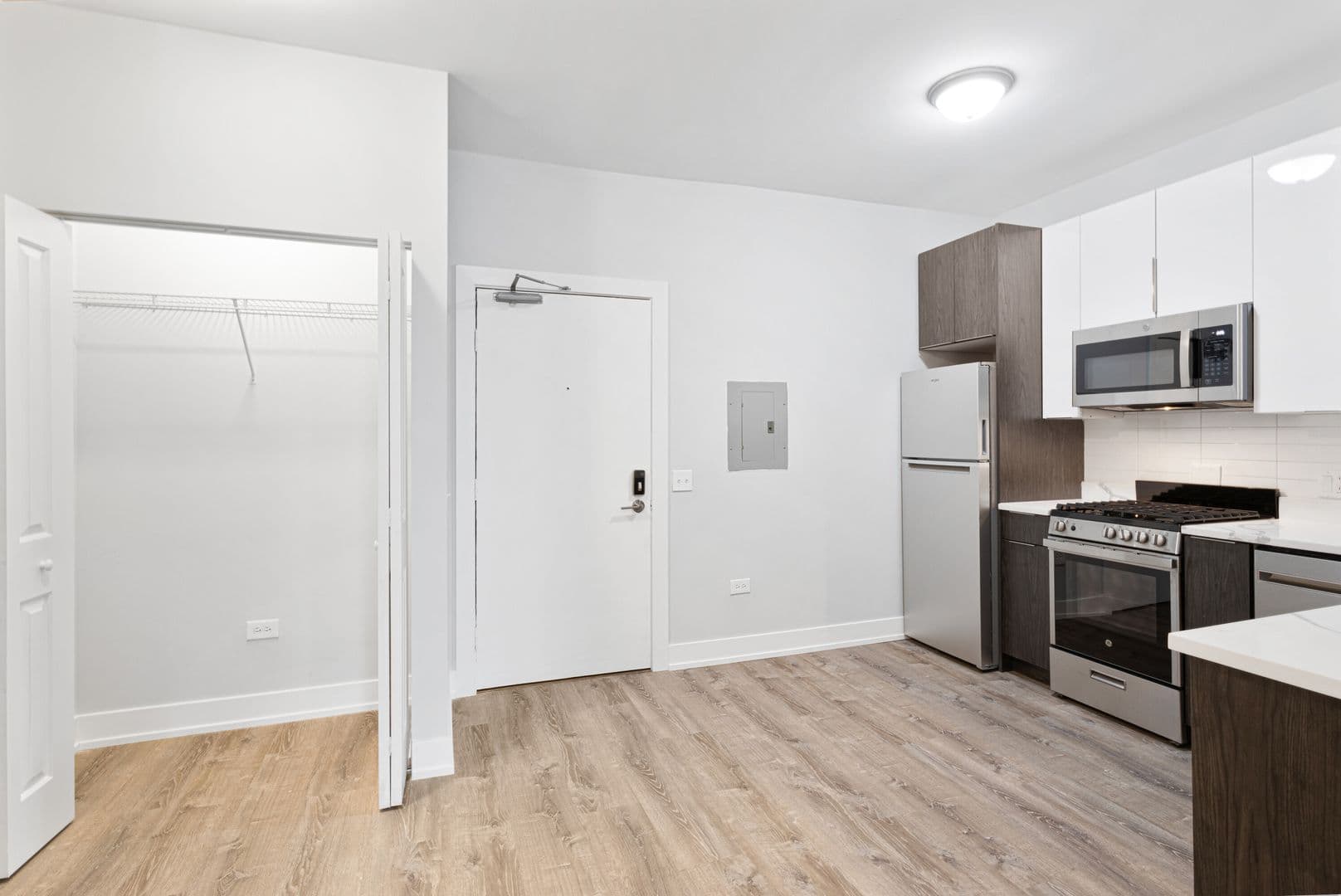 Chicago Apartment: 1625 W Howard