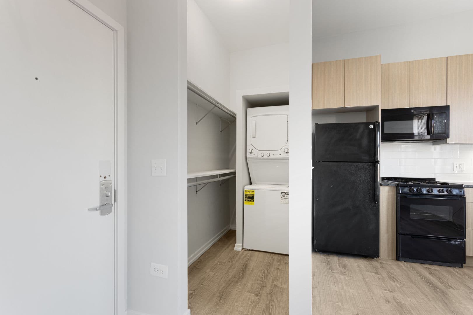 Chicago Apartment: 4875 N Magnolia Ave