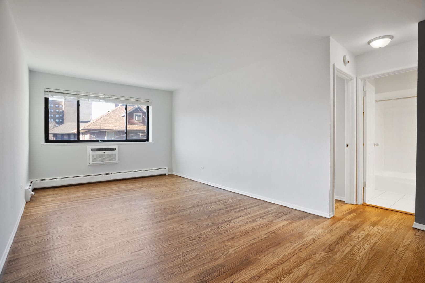 Chicago Apartment: 6758 N. Sheridan Rd.