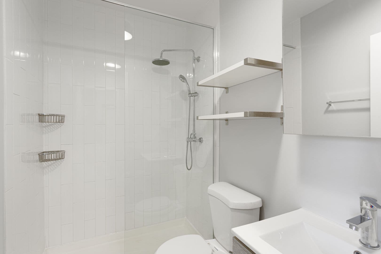 Chicago Apartment: 4875 N Magnolia Ave
