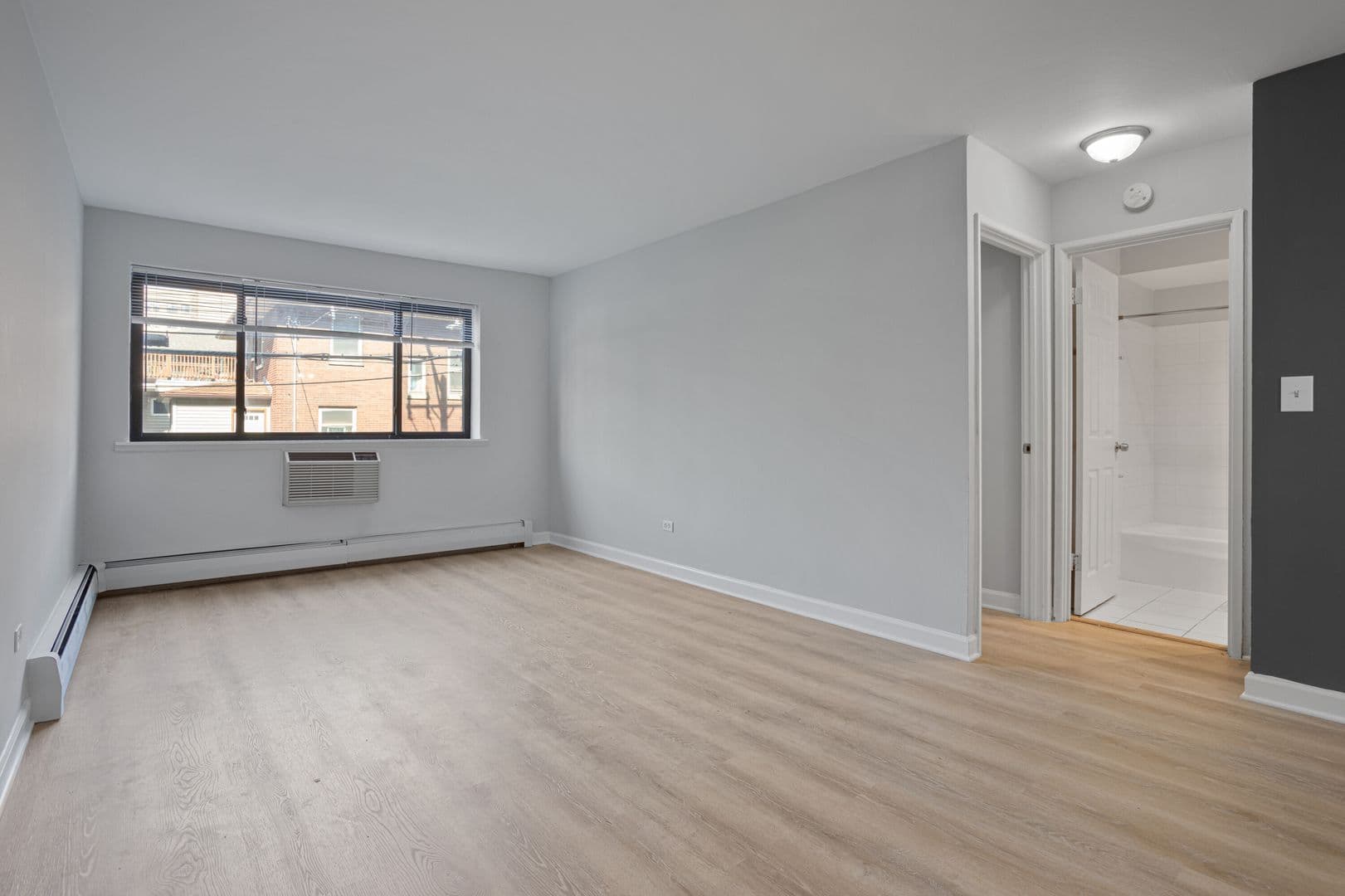 Chicago Apartment: 6758 N. Sheridan Rd.