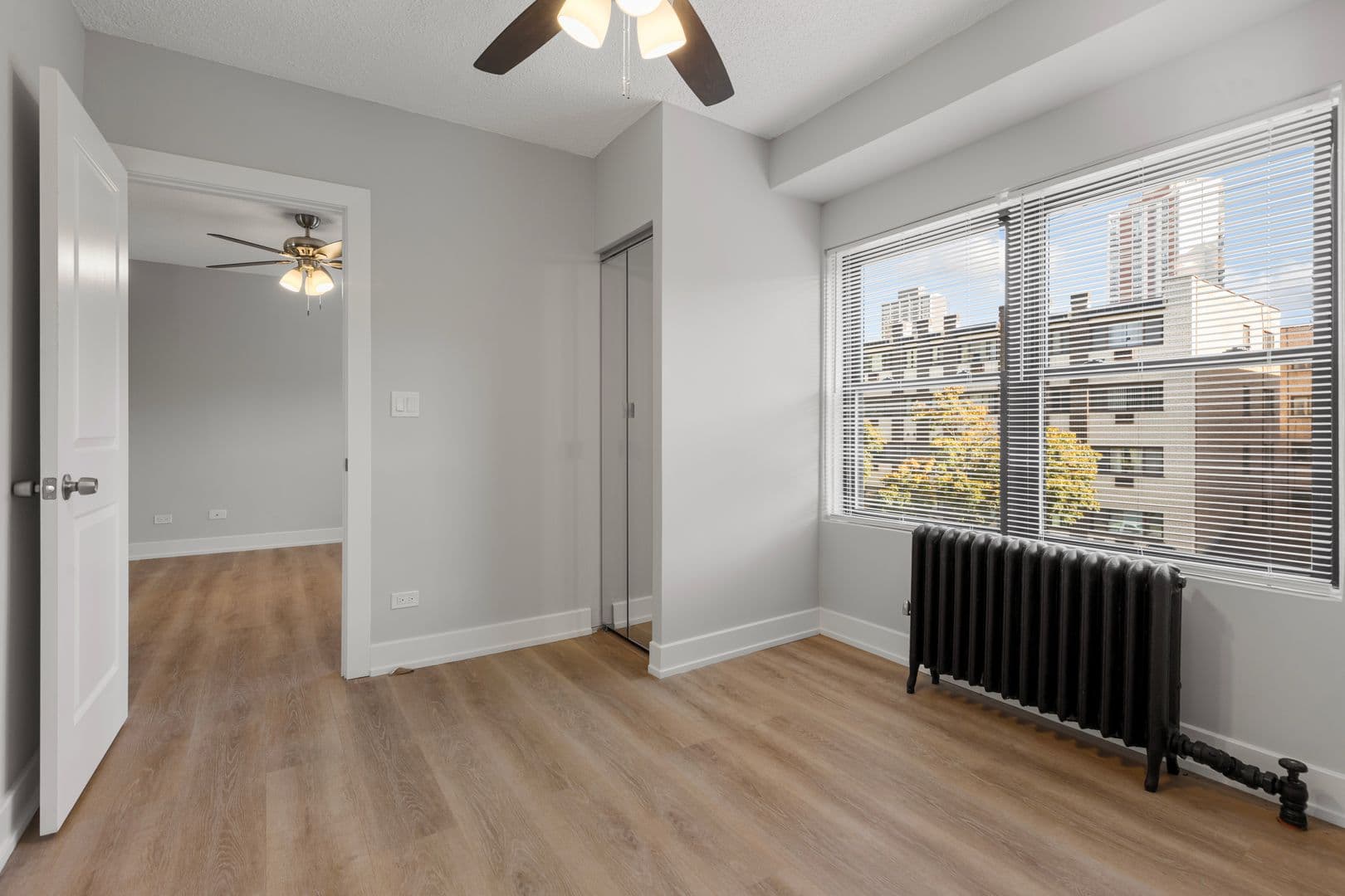 Chicago Apartment: 6026 N Winthrop