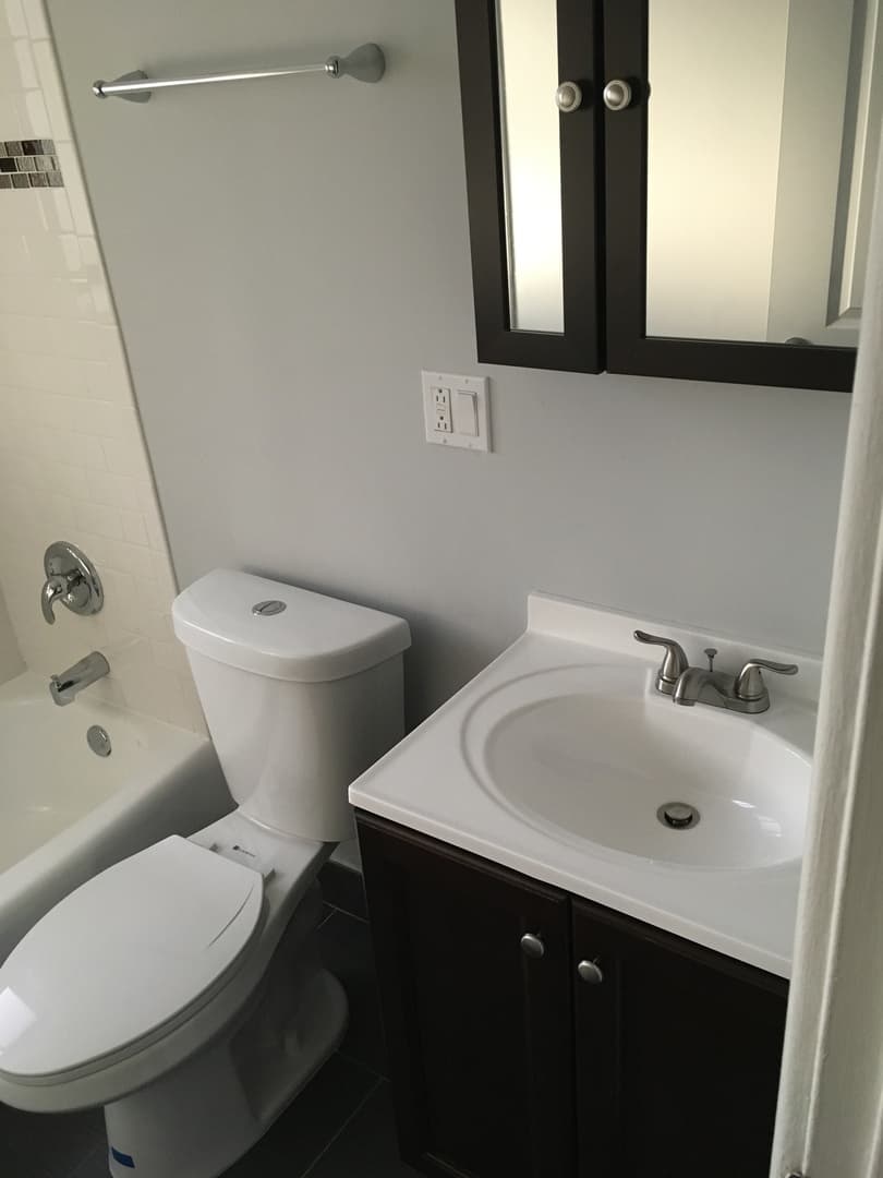 Chicago Apartment: 6826 N Ridge Blvd
