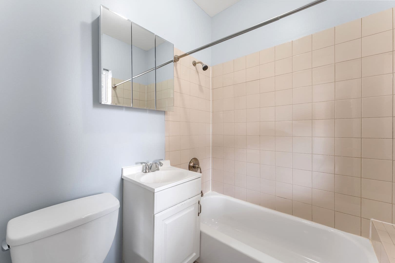 Chicago Apartment: 1456-1460 W Fargo Ave