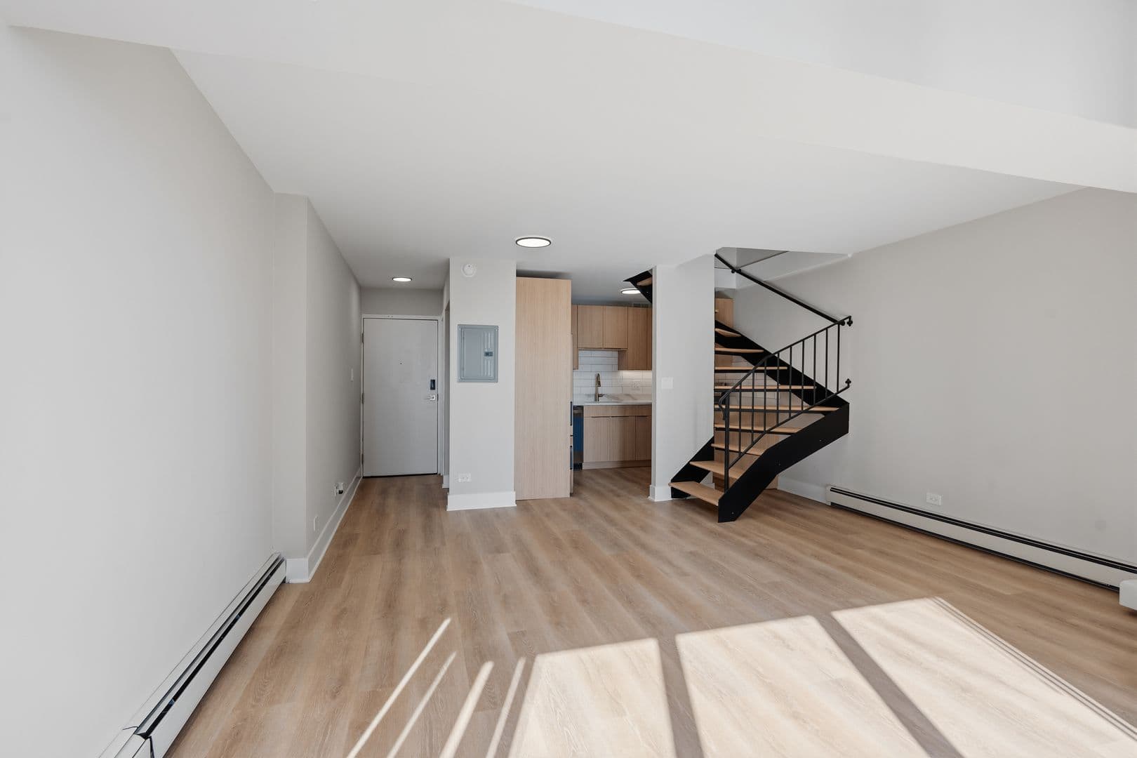 Chicago Apartment: 6166 N Sheridan Rd