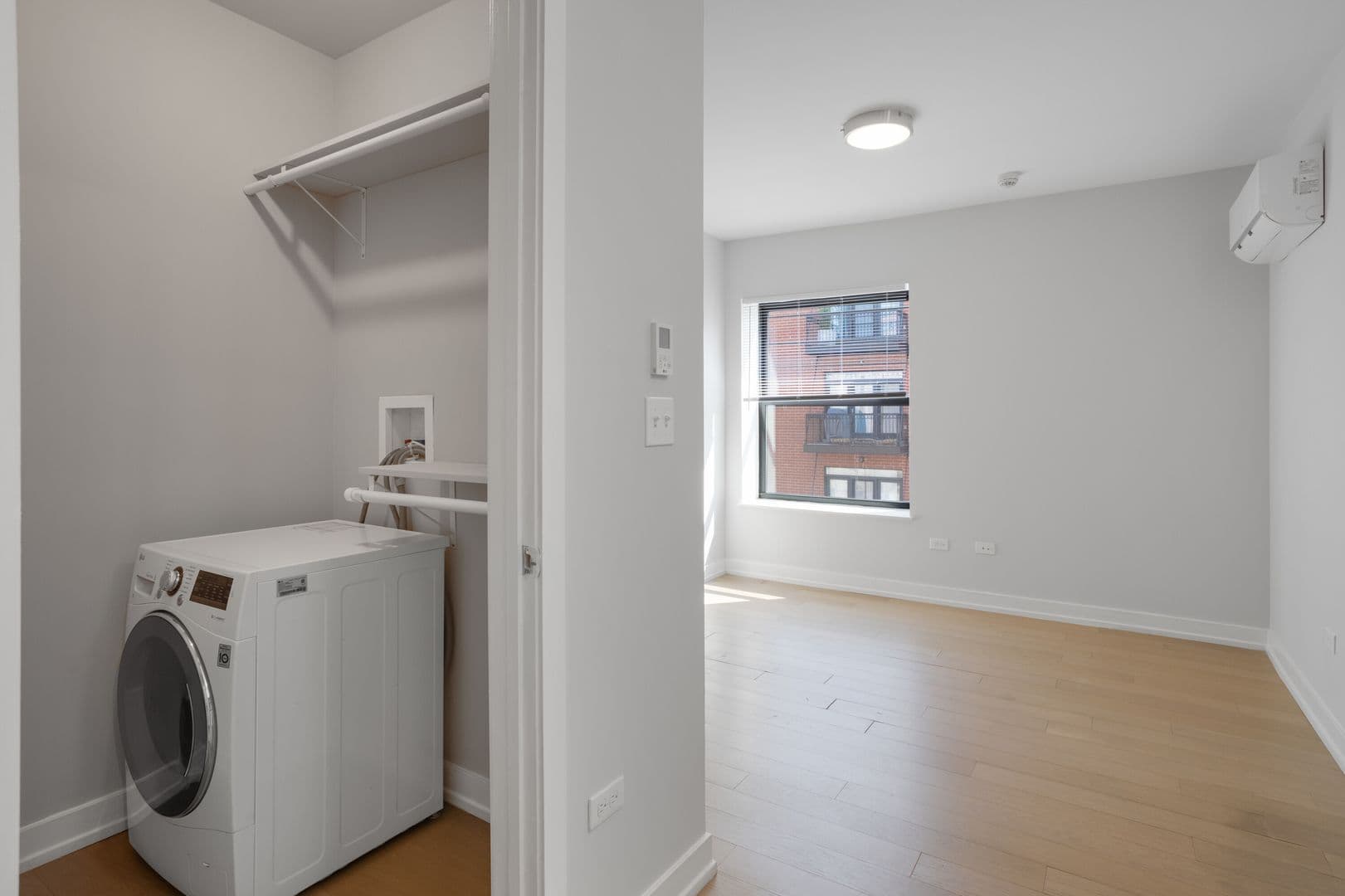 Chicago Apartment: 6019 N Winthrop Avenue