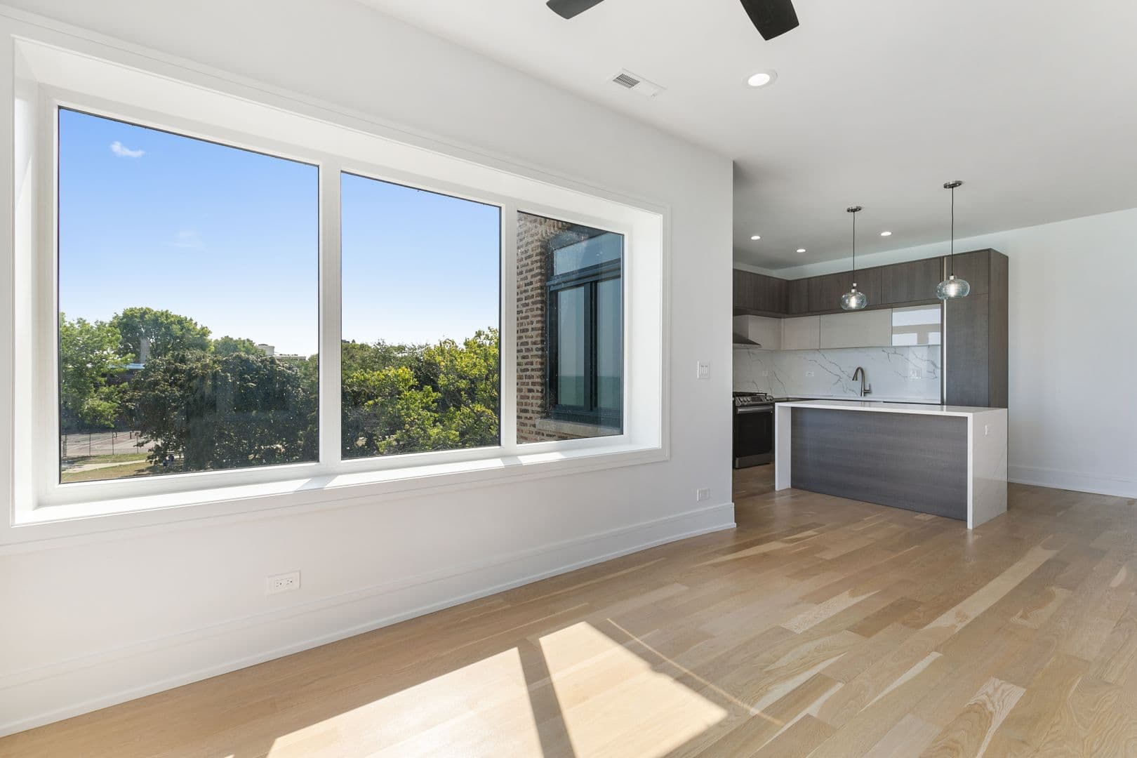 Chicago Apartment: 7729-31 N Eastlake Terrace