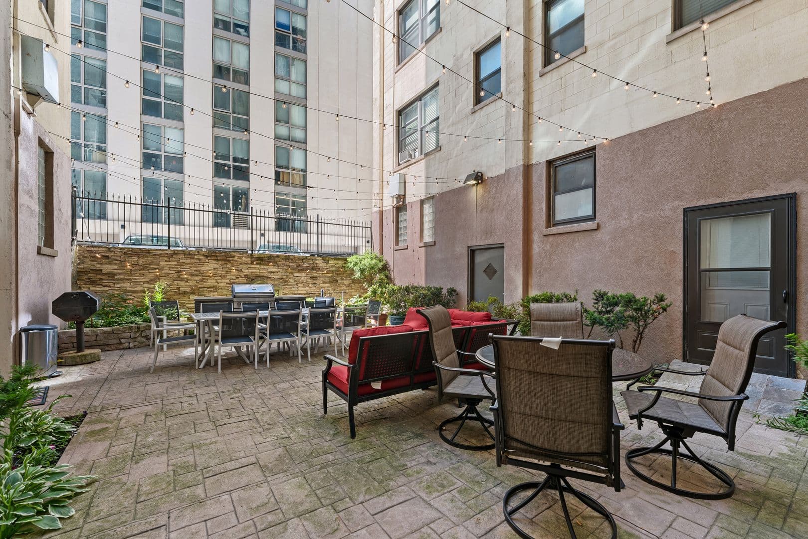 Chicago Apartment: 4520 N Clarendon Ave