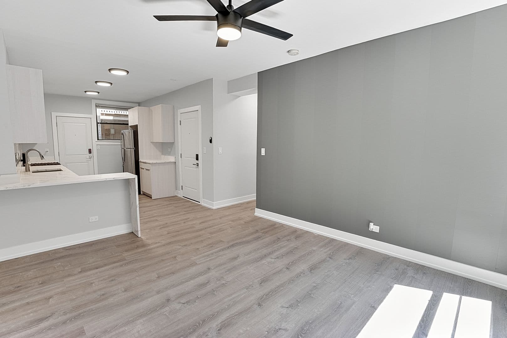 Chicago Apartment: 1700-08 W Juneway Terrace