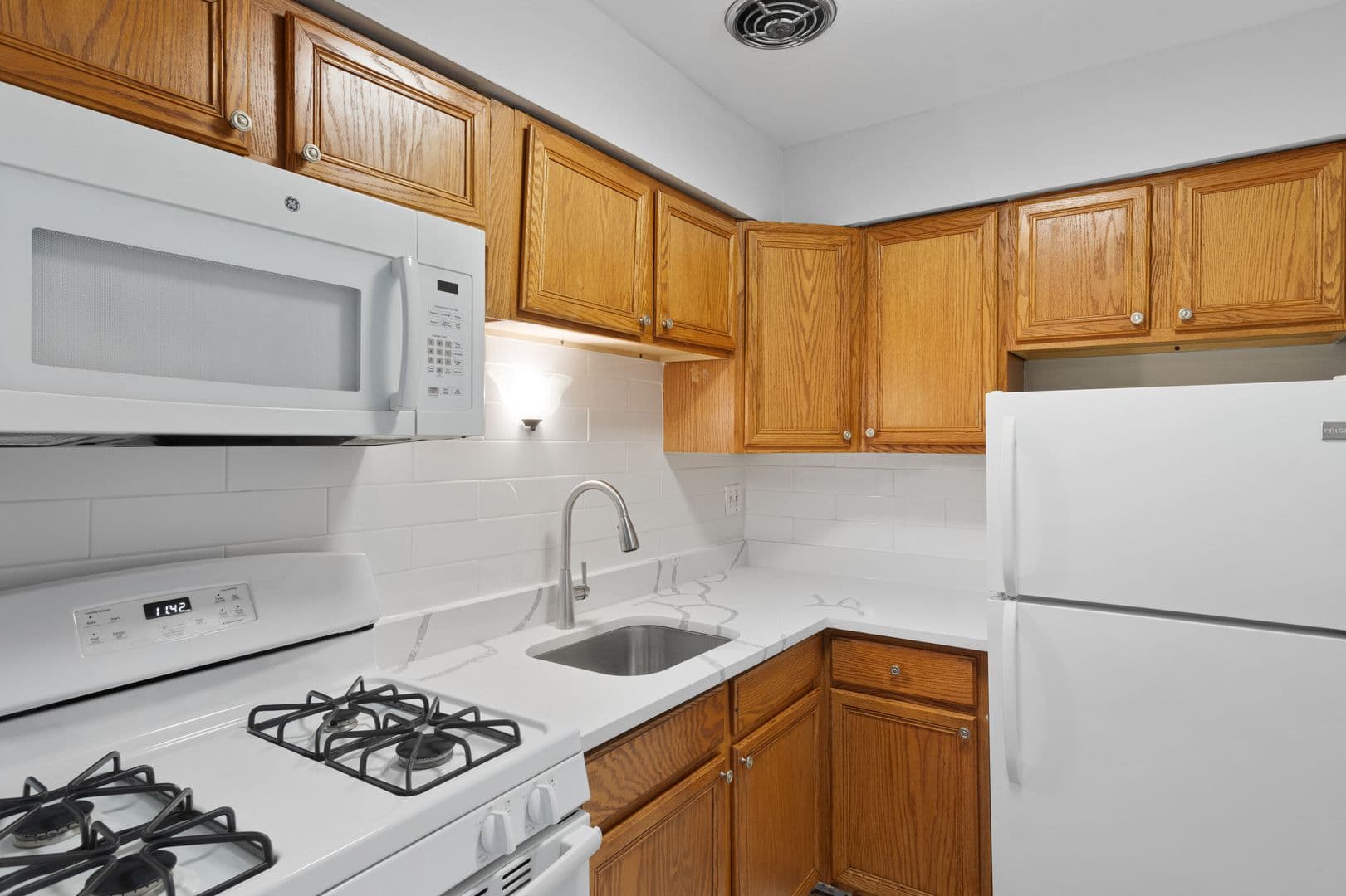 Chicago Apartment: 6758 N. Sheridan Rd.