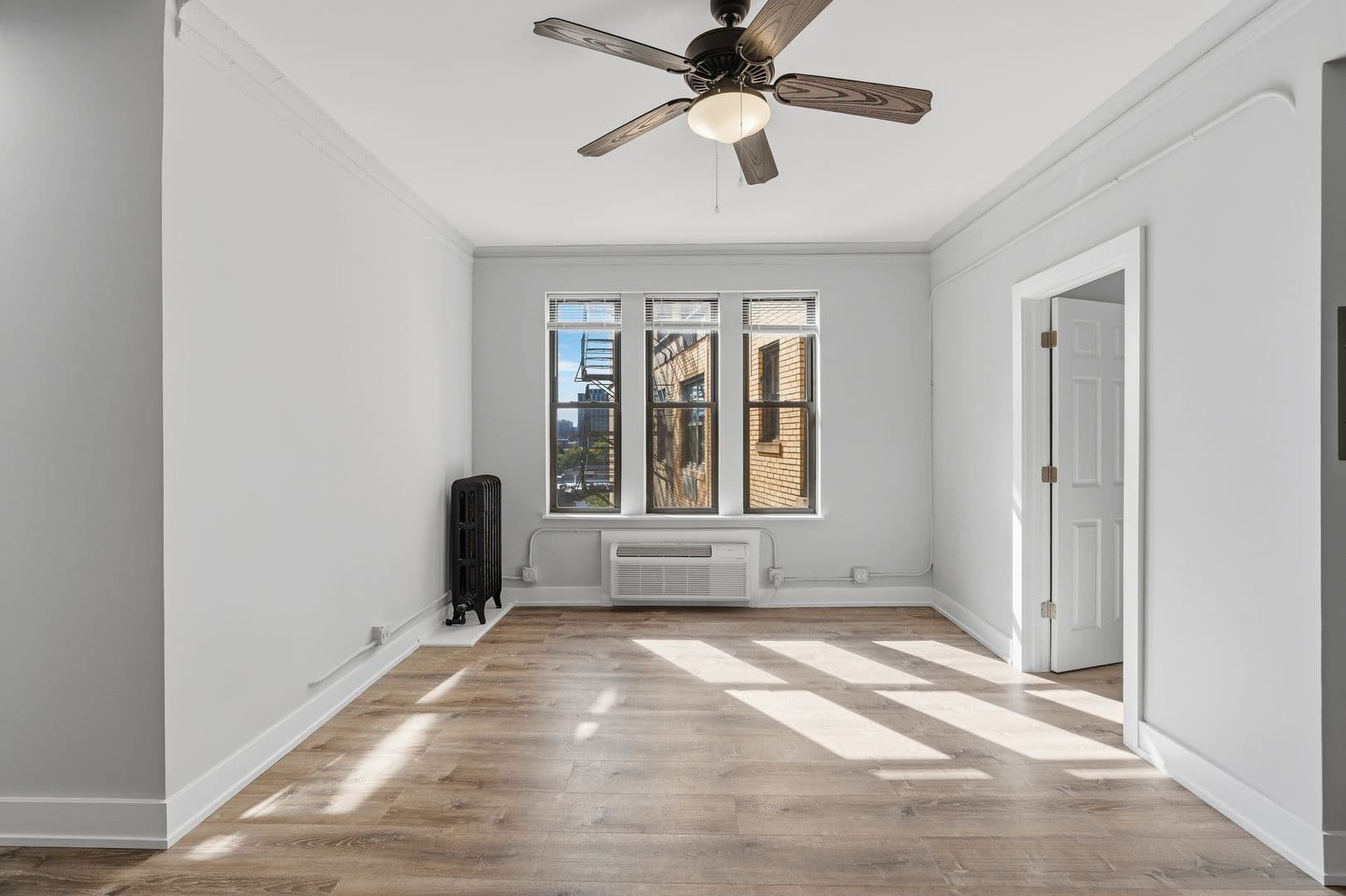 Chicago Apartment: 6807 N Sheridan Road