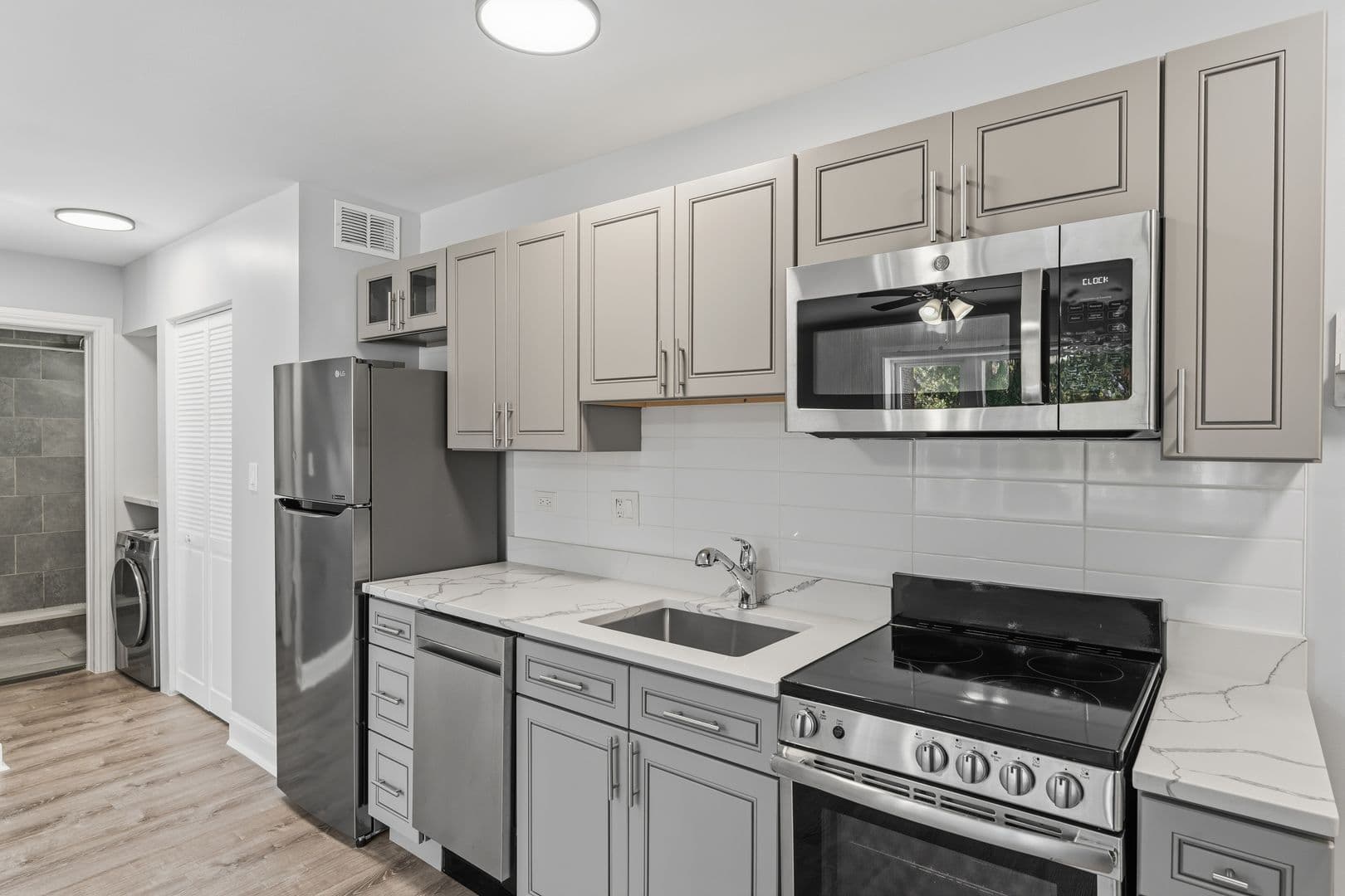 Chicago Apartment: 7710 N Sheridan Rd