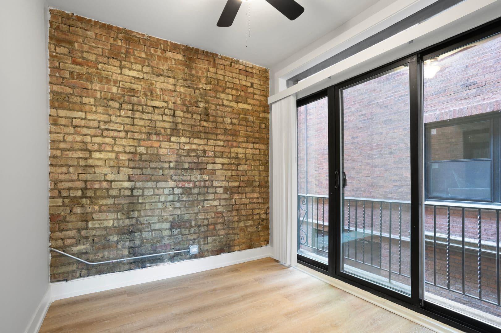 Chicago Apartment: 1548-1558.5 W Juneway