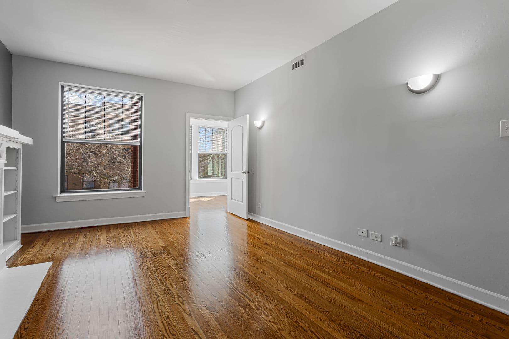 Chicago Apartment: 7700-7706 N Marshfield Ave; 1638-1642 W Jonquil Ter