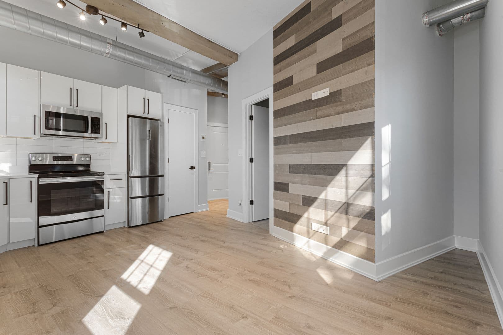 Chicago Apartment: 7645 N Sheridan Rd