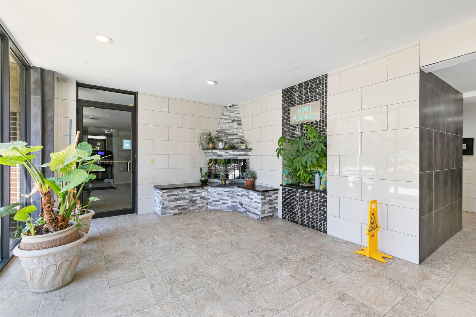 Chicago Apartment: 6001 N Kenmore Avenue