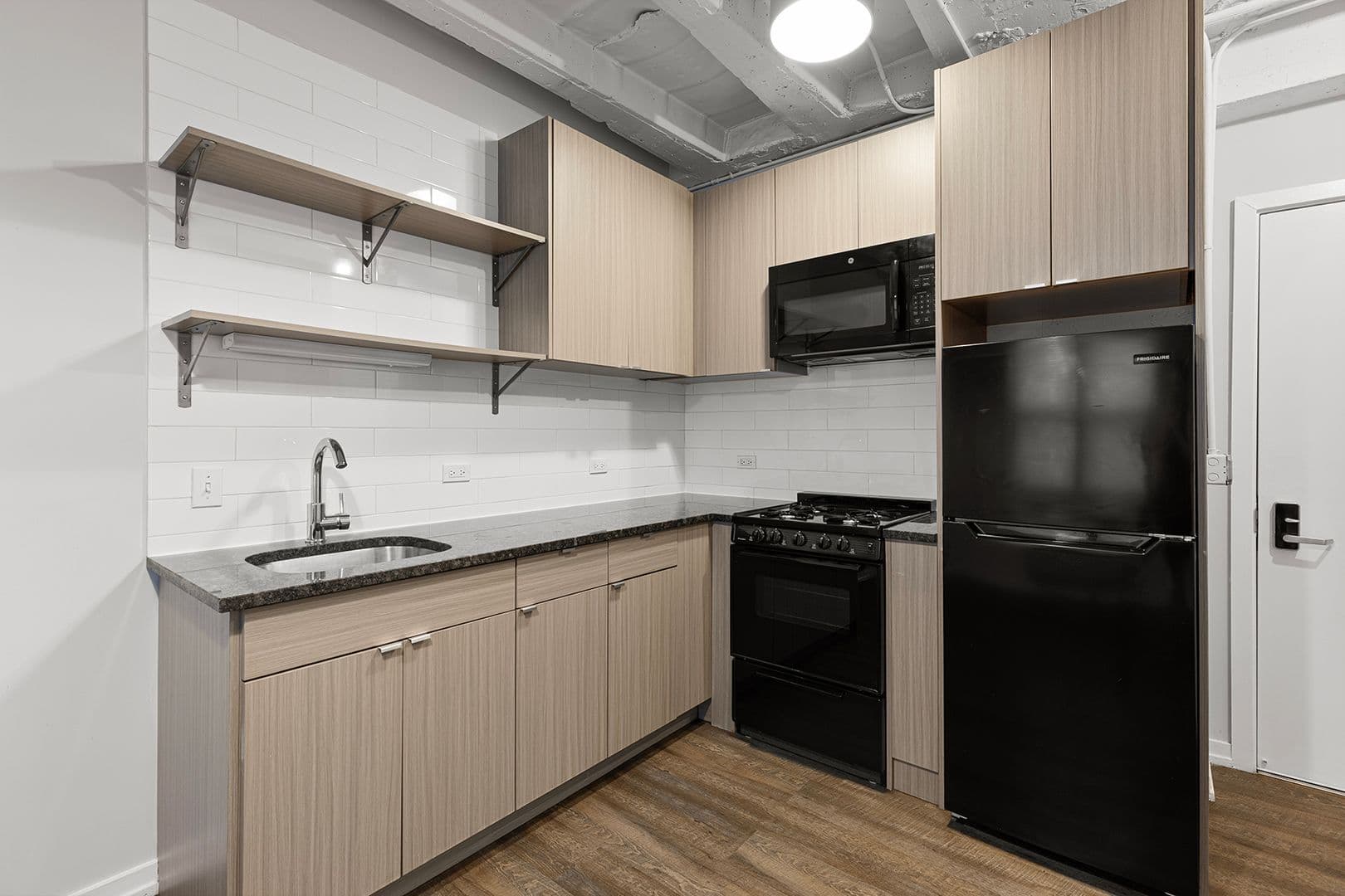 Chicago Apartment: 5718 N Winthrop Avenue