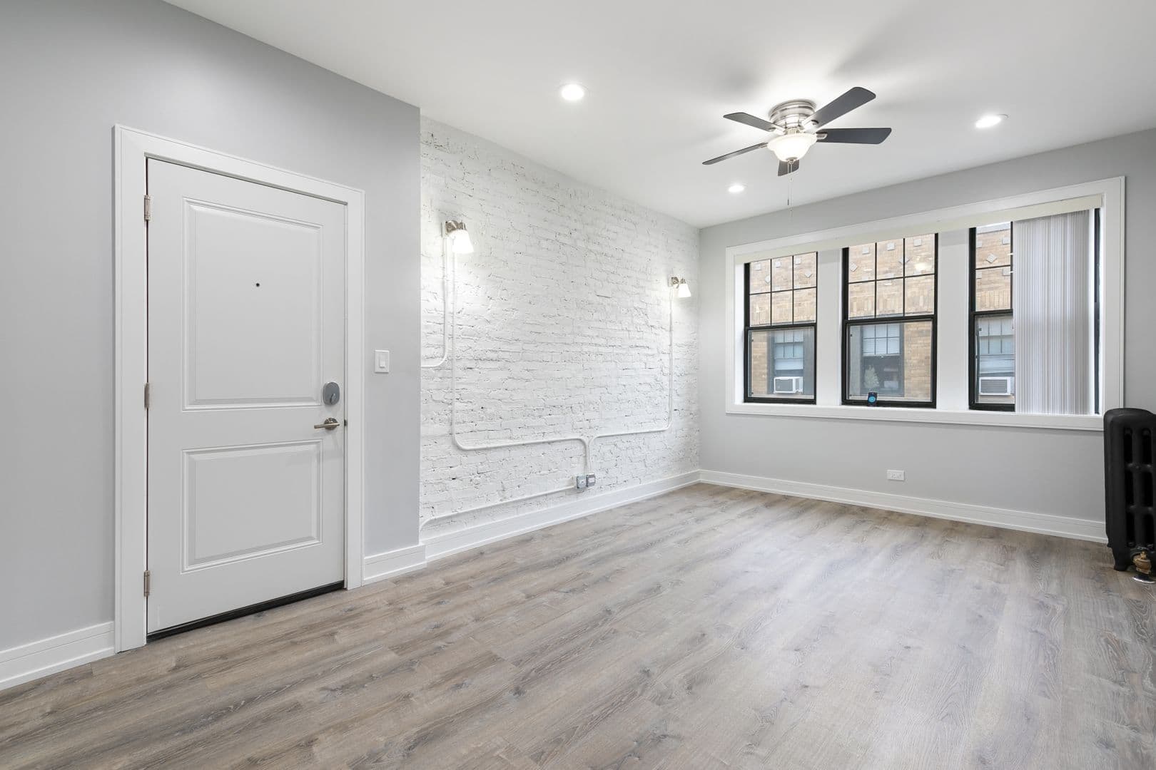 Chicago Apartment: 7618 - 26 N.Eastlake Terrace