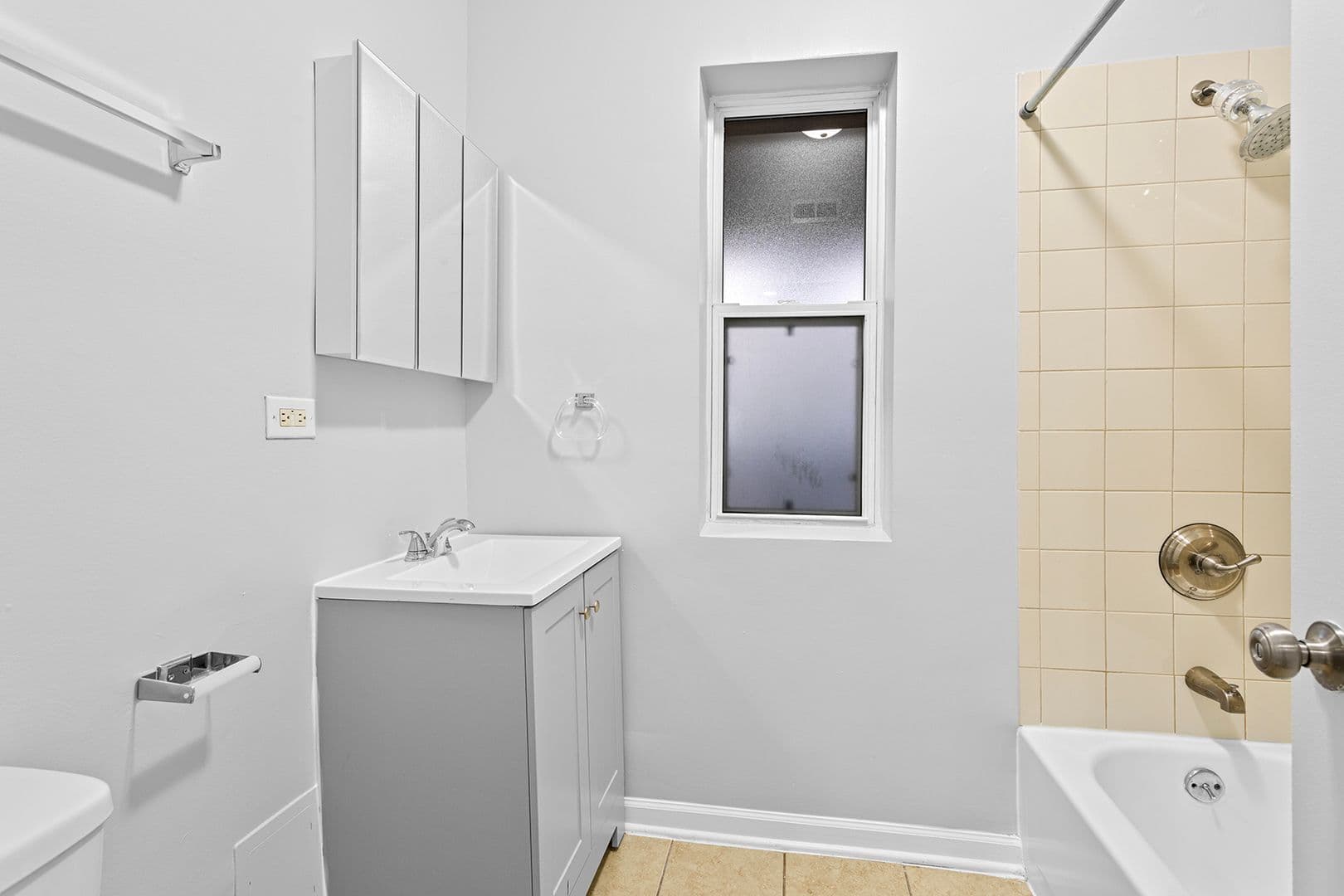 Chicago Apartment: 1456-1460 W Fargo Ave