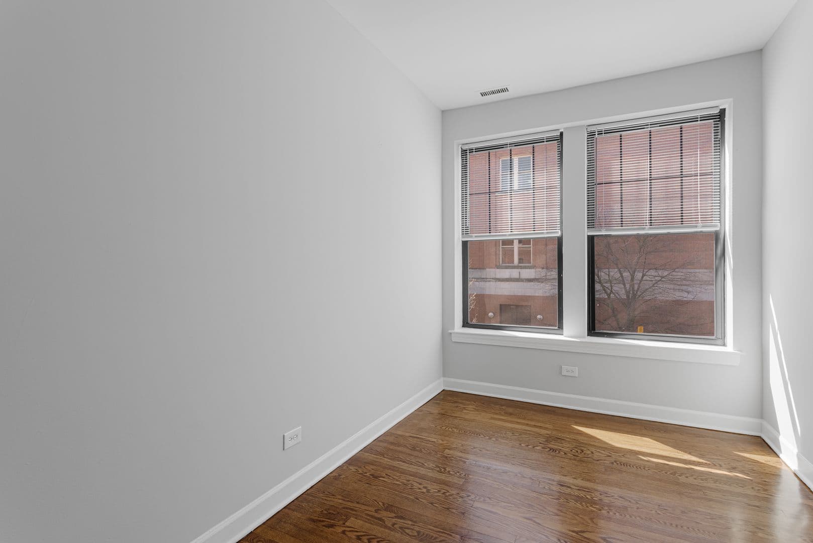 Chicago Apartment: 7700-7706 N Marshfield Ave; 1638-1642 W Jonquil Ter