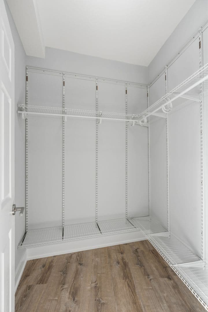 Chicago Apartment: 6807 N Sheridan Road