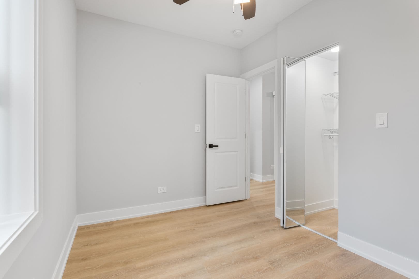 Chicago Apartment: 1548-1558.5 W Juneway