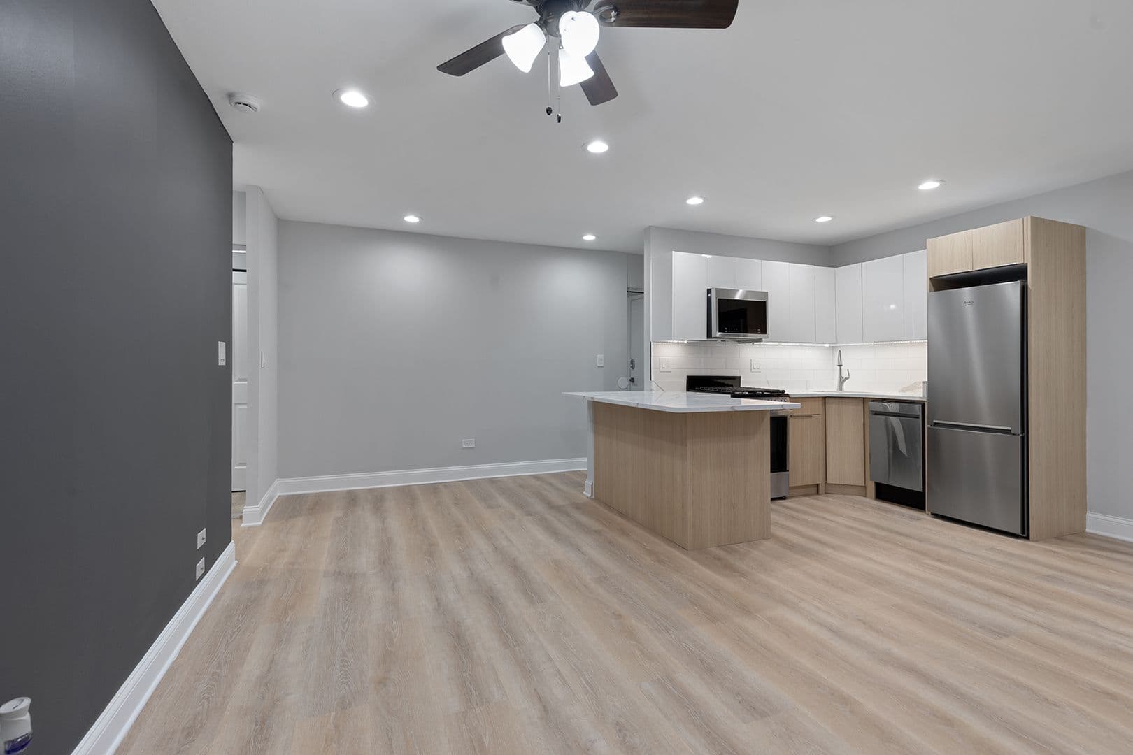 Chicago Apartment: 6758 N. Sheridan Rd.