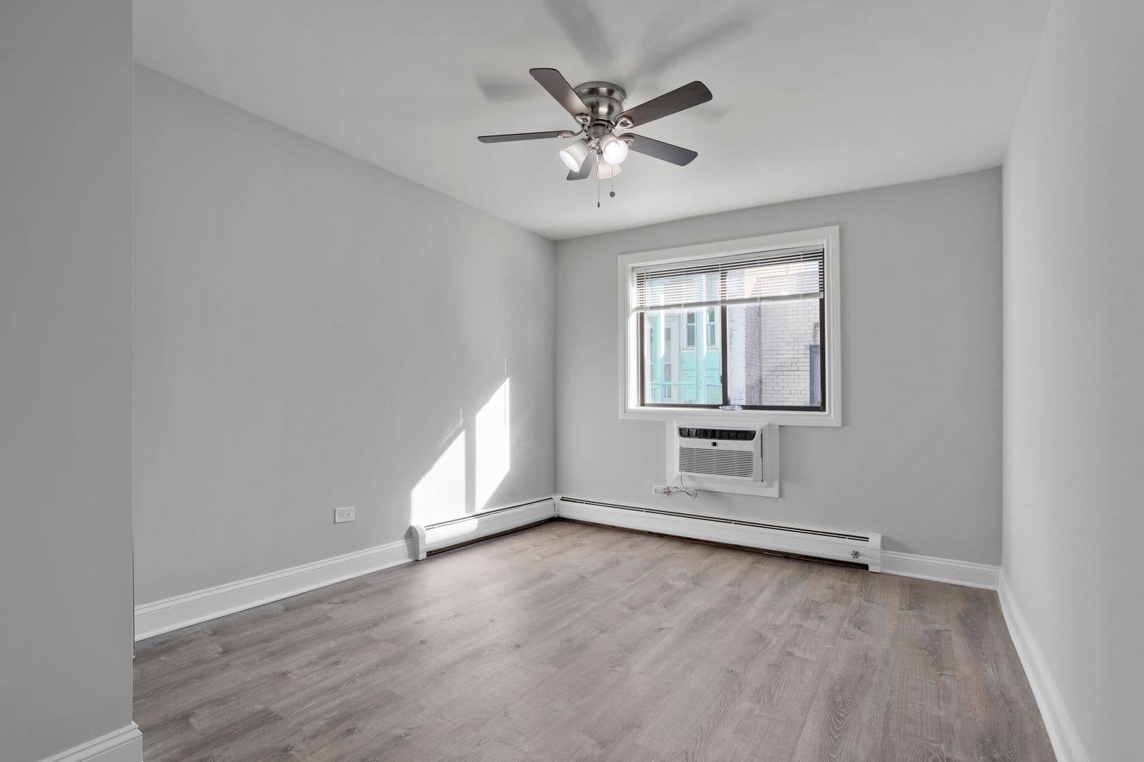 Chicago Apartment: 6758 N. Sheridan Rd.