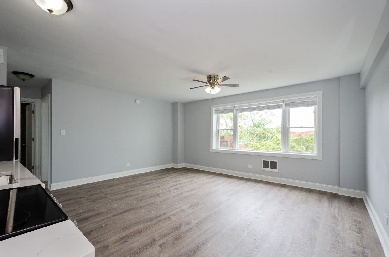 Chicago Apartment: 7710 N Sheridan Rd