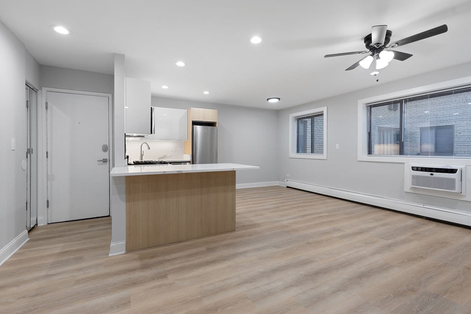 Chicago Apartment: 6758 N. Sheridan Rd.