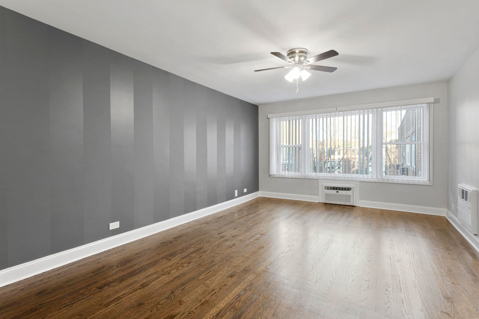 Chicago Apartment: 7630 - 38 N Eastlake Ter