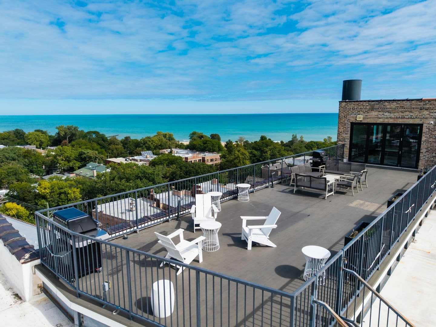 Chicago Apartment: 6807 N Sheridan Road