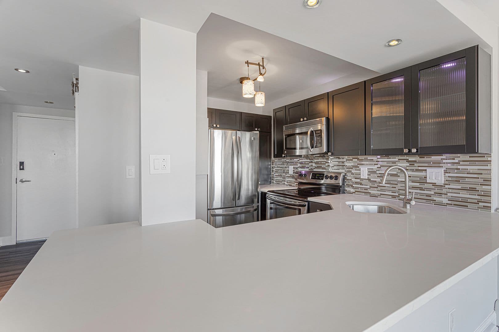Chicago Apartment: 6166 N Sheridan Rd