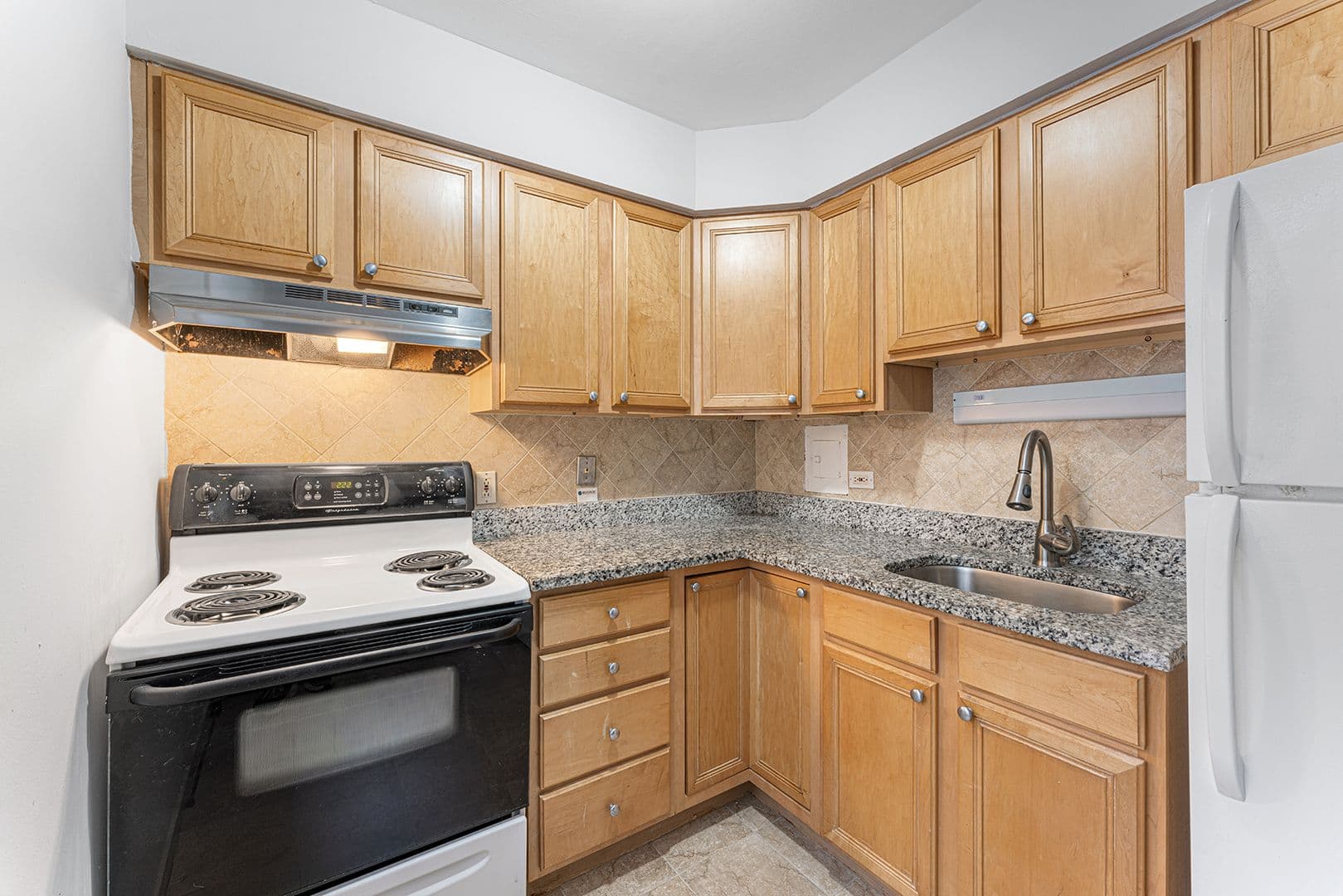 Chicago Apartment: 6001 N Kenmore Avenue