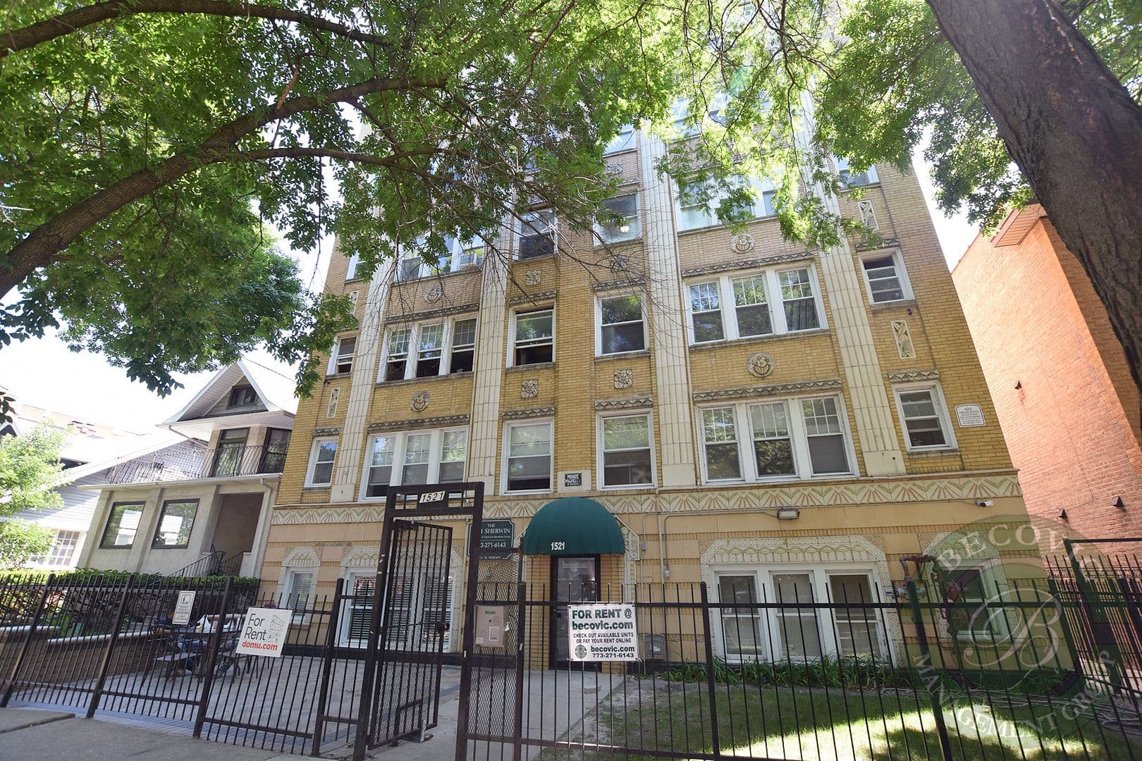 Chicago Apartment: 1521 W Sherwin Ave