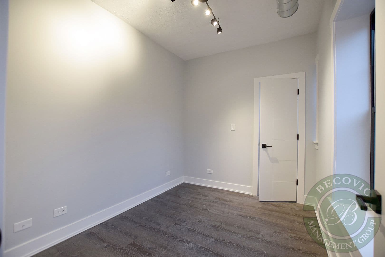 Chicago Apartment: 7645 N Sheridan Rd