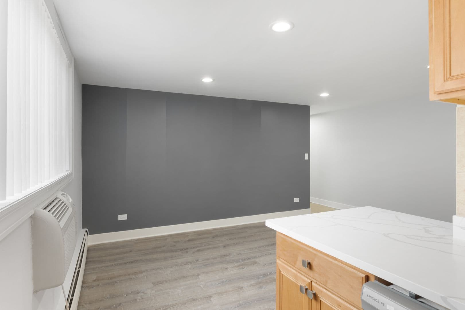 Chicago Apartment: 6758 N. Sheridan Rd.