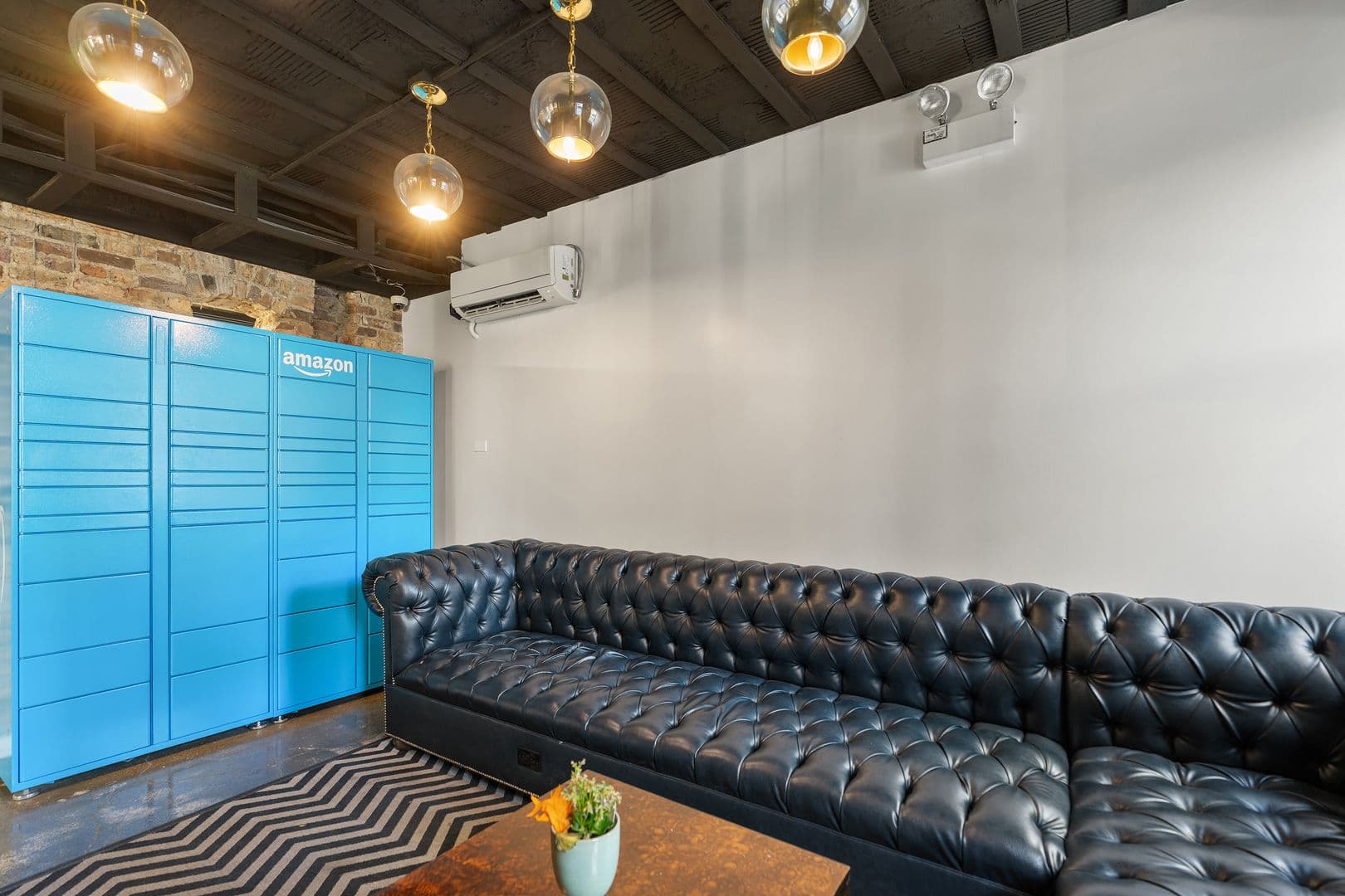 Chicago Apartment: 4875 N Magnolia Ave