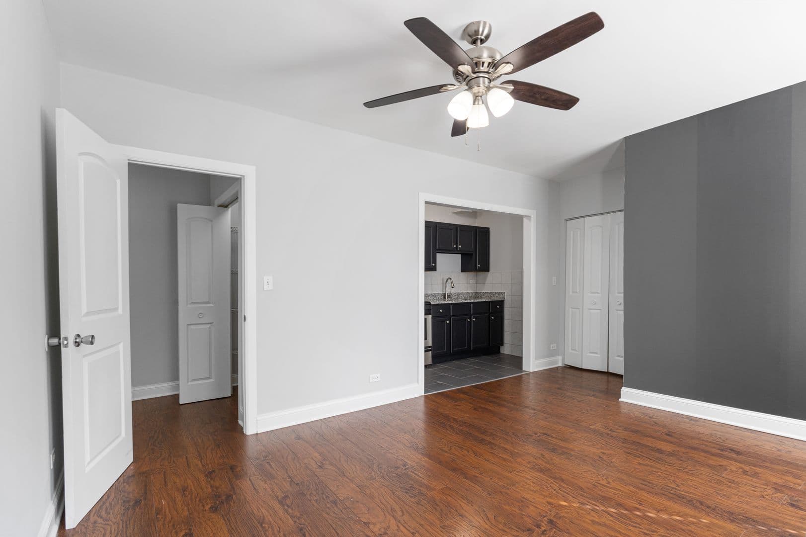 Chicago Apartment: 4555 N Malden St