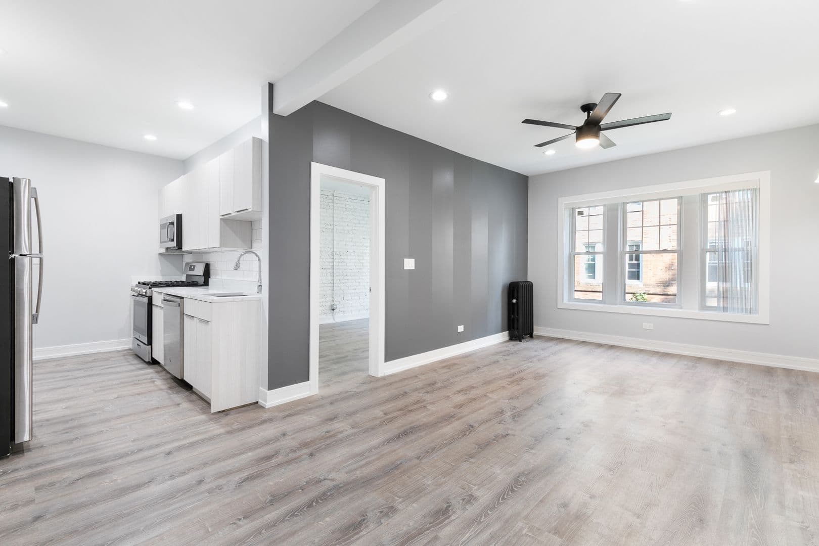 Chicago Apartment: 1902-1908 W Morse Ave