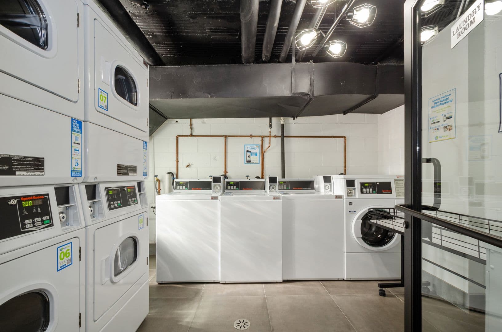 Chicago Apartment: 7710 N Sheridan Rd