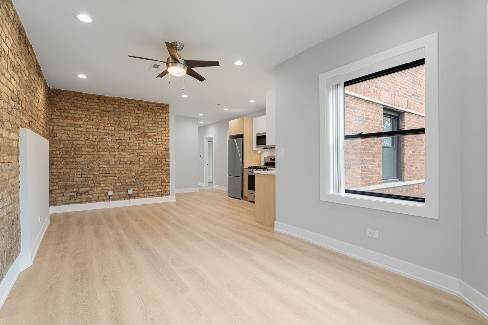 Chicago Apartment: 1548-1558.5 W Juneway