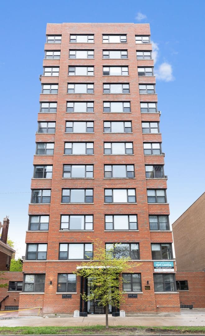 Chicago Apartment: 5858 N Sheridan Rd