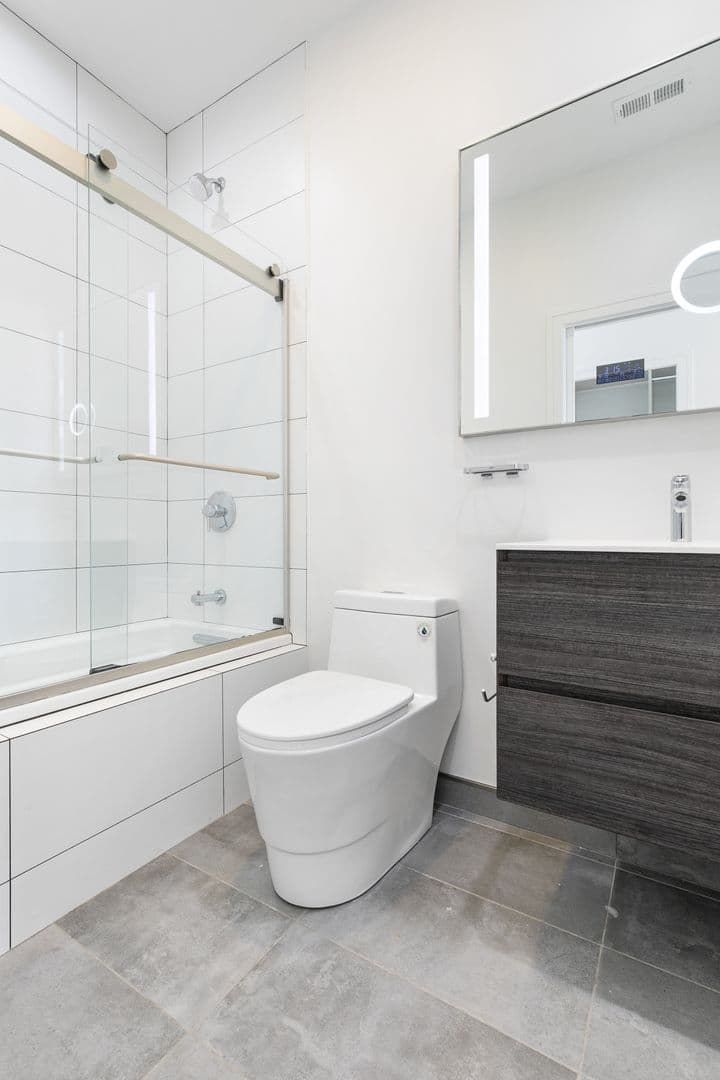 Chicago Apartment: 7729-31 N Eastlake Terrace