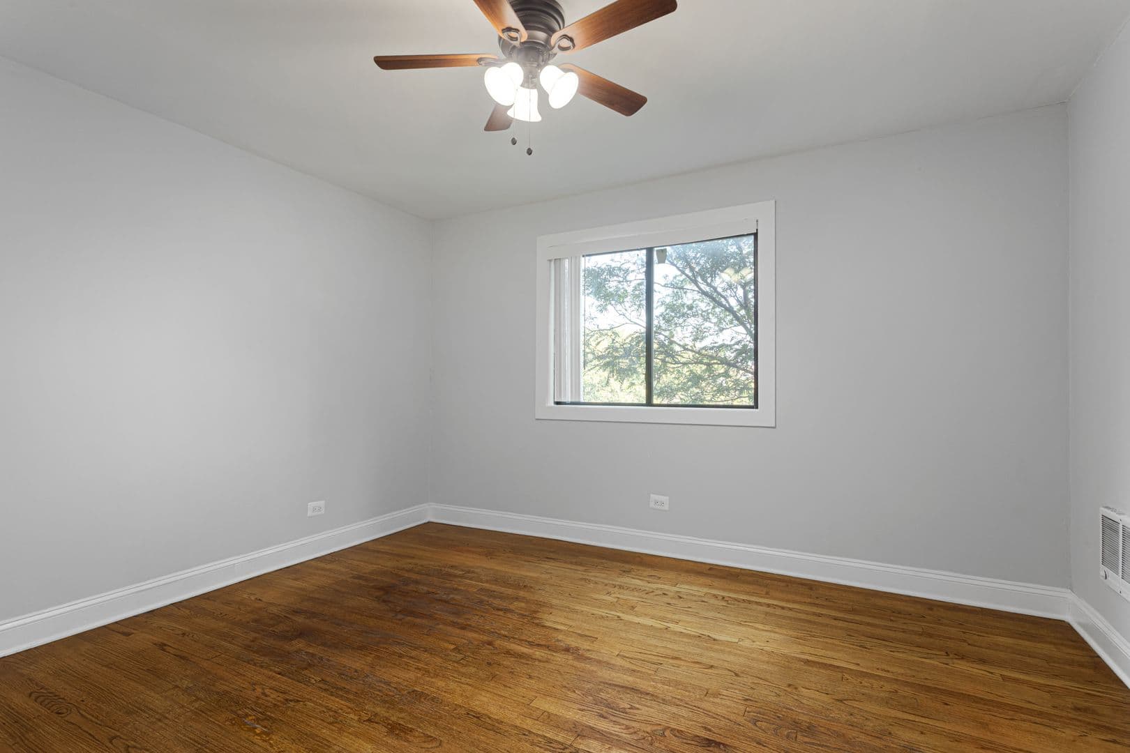 Chicago Apartment: 7545 N Winchester Avenue