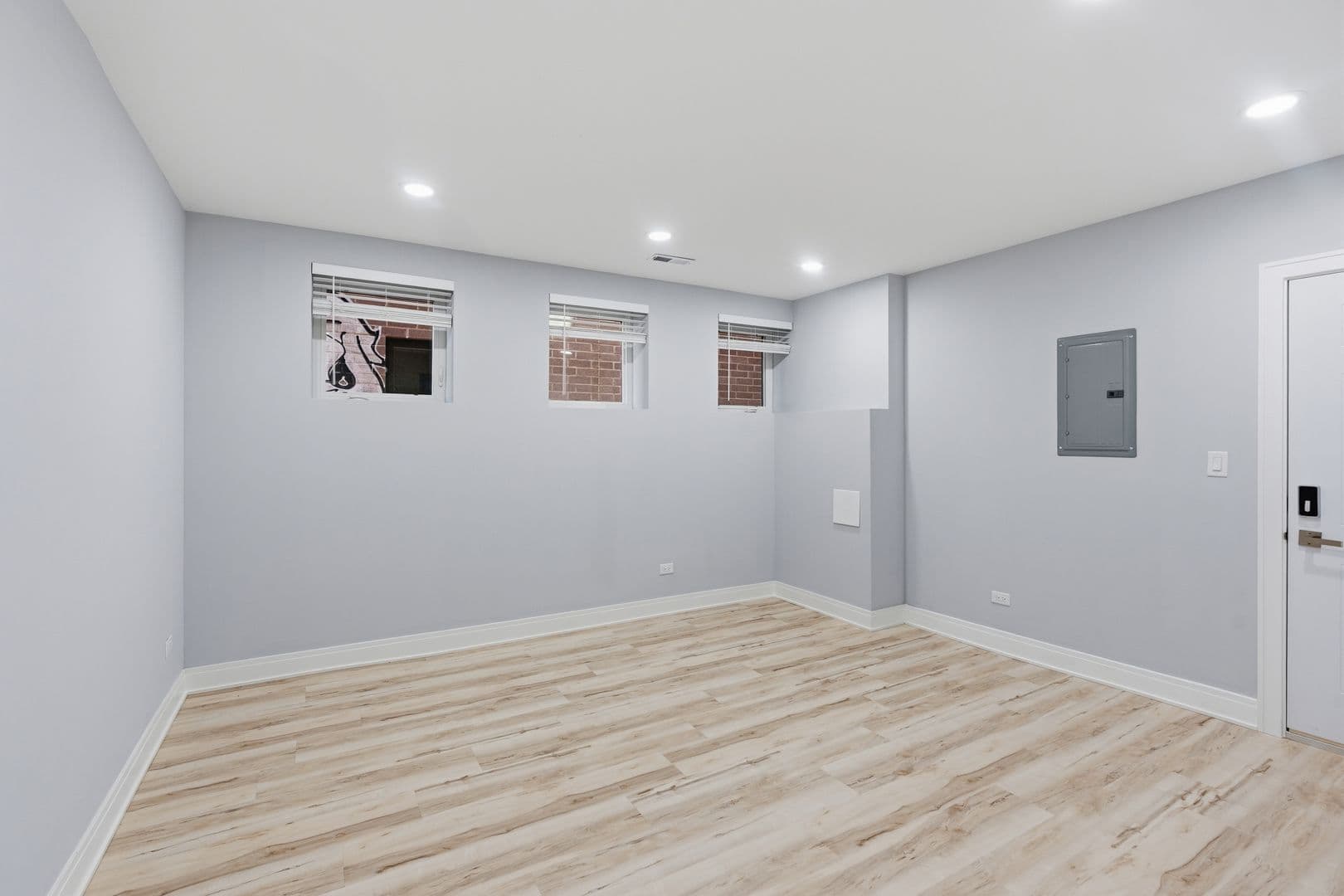 Chicago Apartment: 7428 N. Rogers Ave.