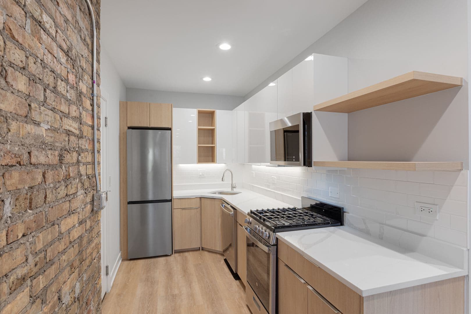 Chicago Apartment: 7381-89 N. Damen Ave